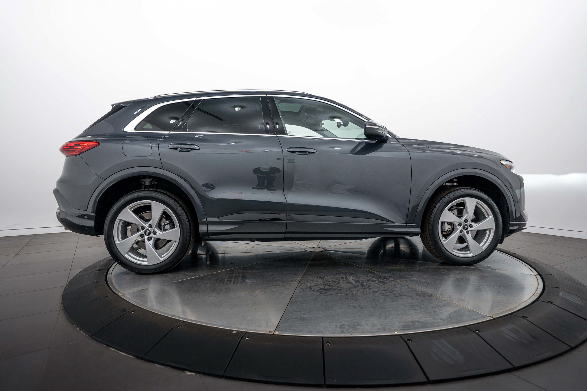 Used 2025 Audi Q5 Premium Plus AWD/4WD image 3