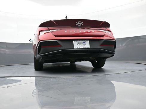 Certified 2024 Hyundai Elantra SE FWD image 30