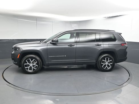 Used 2024 Jeep Grand Cherokee L Limited image 2