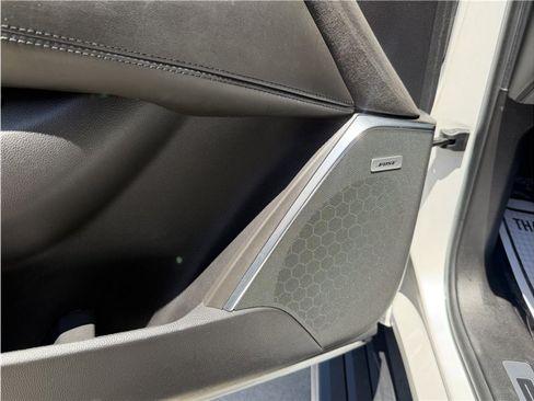 Used 2017 Cadillac Escalade Platinum RWD image 18