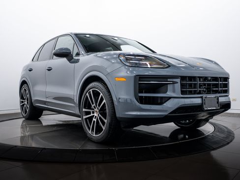 Certified 2026 Porsche Cayenne image 9