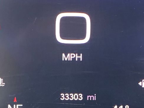 Used 2025 Chrysler Pacifica Limited image 44