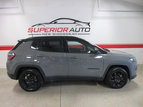 Used 2023 Jeep Compass Latitude w/ Convenience Group AWD/4WD image 5