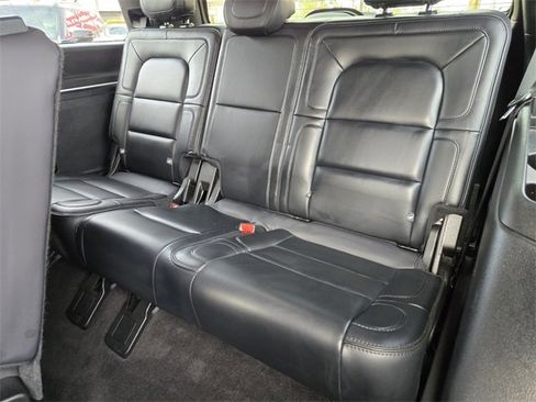 Used 2019 Lincoln Navigator Select w/ Technology Package image 19