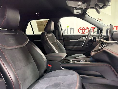 Used 2025 Ford Explorer ST image 12