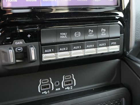 New 2026 RAM 5500 4x4 Crew Cab w/ Laramie Trim Package image 20