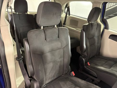 Used 2019 Dodge Grand Caravan SE w/ UConnect Hands-Free Group image 23