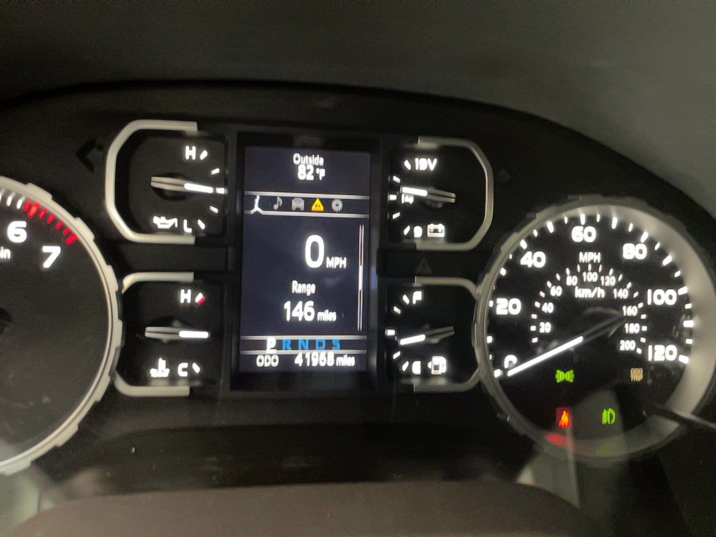 Used 2021 Toyota Tundra 4x4 CrewMax image 9