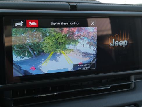 Used 2024 Jeep Wrangler Rubicon w/ Technology Group AWD/4WD image 12