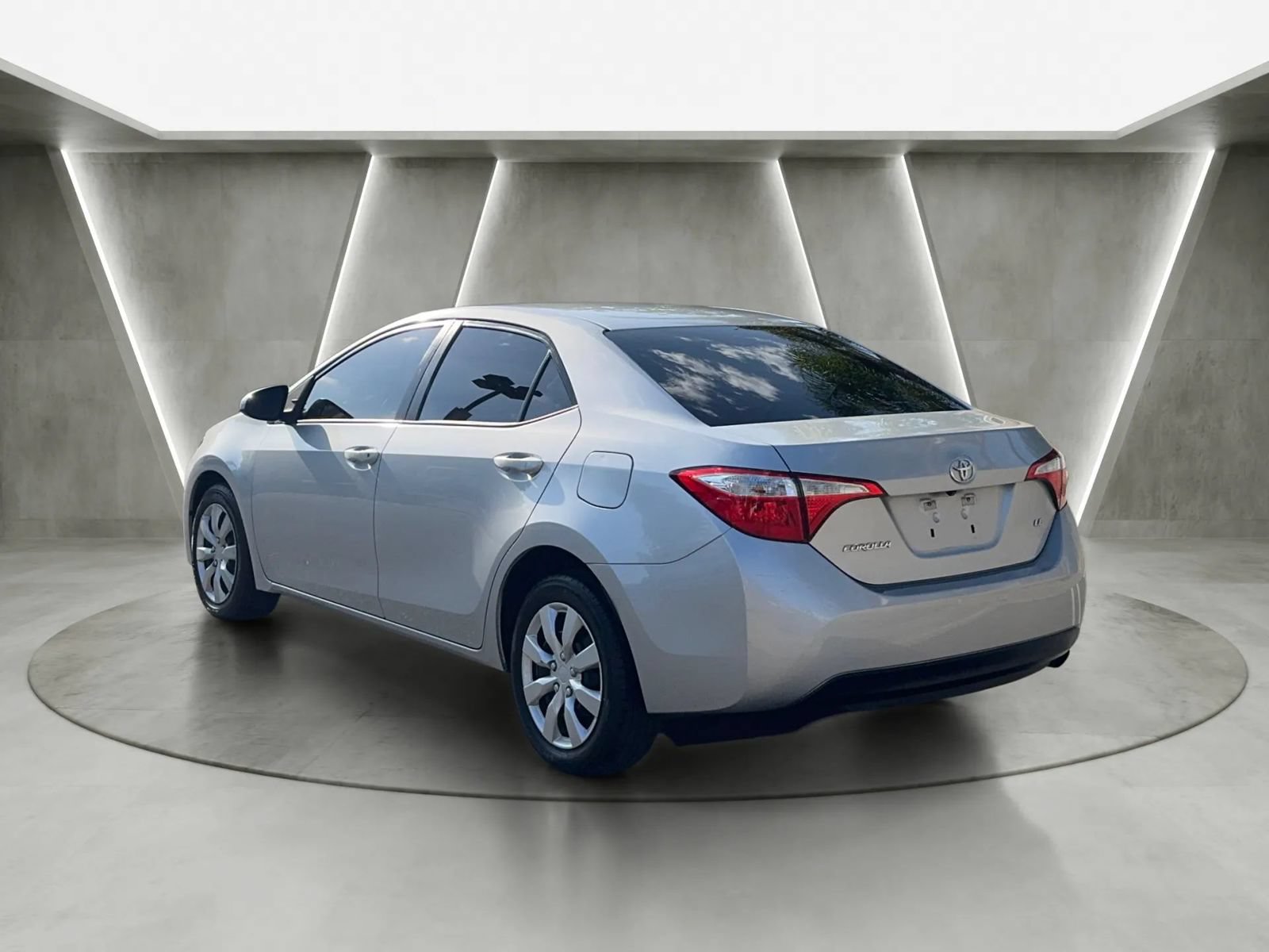 Used 2015 Toyota Corolla LE FWD image 5