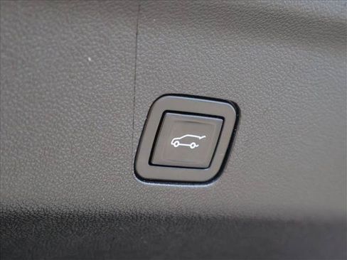 Used 2021 GMC Yukon XL SLT w/ SLT Premium Package AWD/4WD image 7