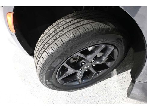 Used 2019 Chrysler Pacifica Touring-L Plus w/ Advanced Safetytec Group FWD image 11