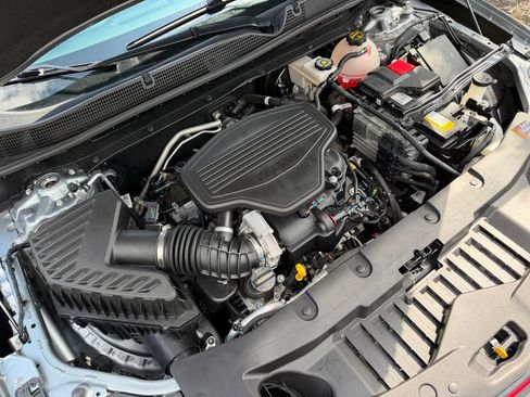 Used 2025 Chevrolet Blazer LT w/ Sound & Technology Package FWD image 26