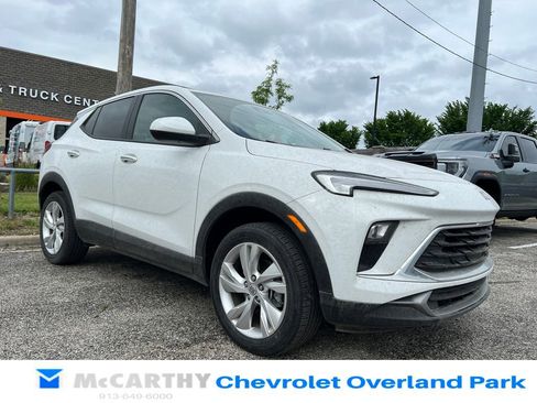 Used 2025 Buick Encore GX Preferred AWD/4WD image 1