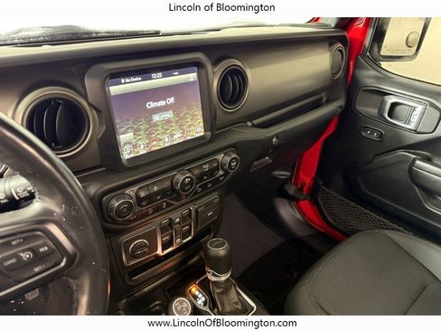 Used 2021 Jeep Gladiator Willys image 21