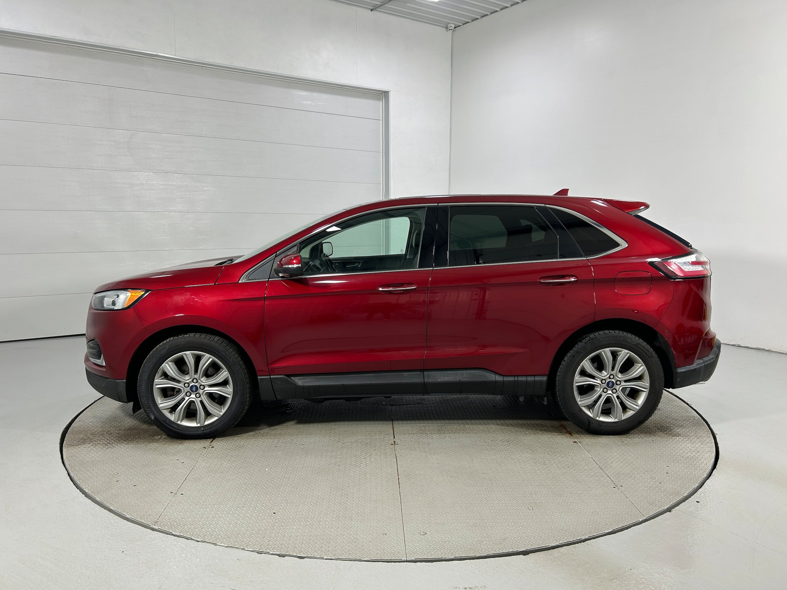 Used 2019 Ford Edge Titanium w/ Cold Weather Package AWD/4WD image 23