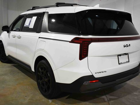 Used 2025 Kia Carnival SX Prestige image 7