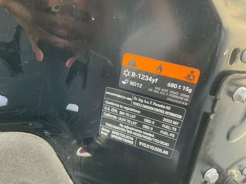 Used 2022 Porsche Cayenne Platinum Edition image 12