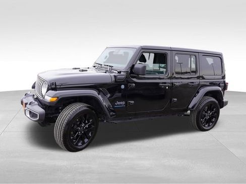 Certified 2025 Jeep Wrangler Unlimited Sahara w/ Safety Group image 10