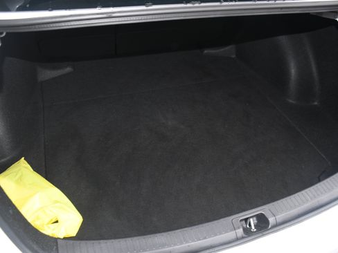 Used 2025 Toyota Corolla SE image 16