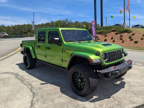 Used 2025 Jeep Gladiator Mojave AWD/4WD image 3