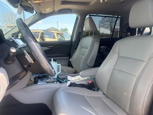 Used 2017 Honda Pilot Touring image 9