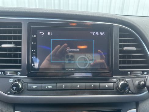 Used 2018 Hyundai Elantra SE FWD image 13