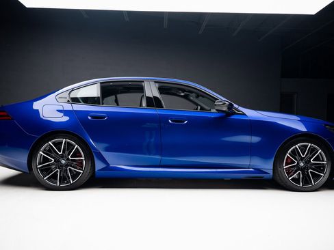 Used 2025 BMW M5 image 37