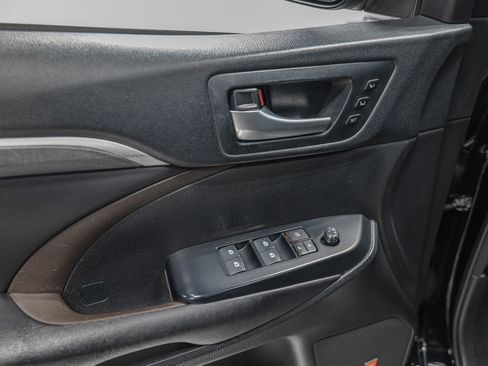 Used 2018 Toyota Highlander Limited image 13