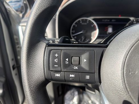 Used 2023 Nissan Rogue SV image 30