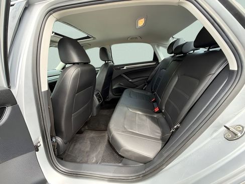 Used 2017 Volkswagen Passat 1.8T SE FWD image 22