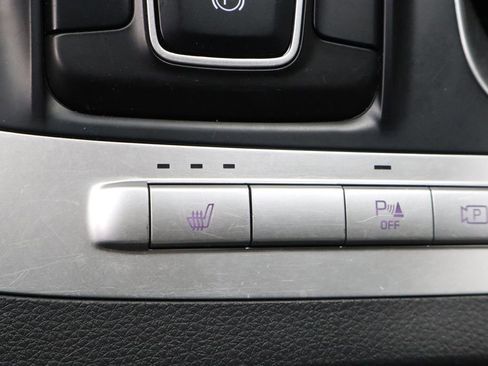 Used 2024 Kia Carnival LX image 32