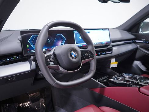 Used 2025 BMW 530i image 6