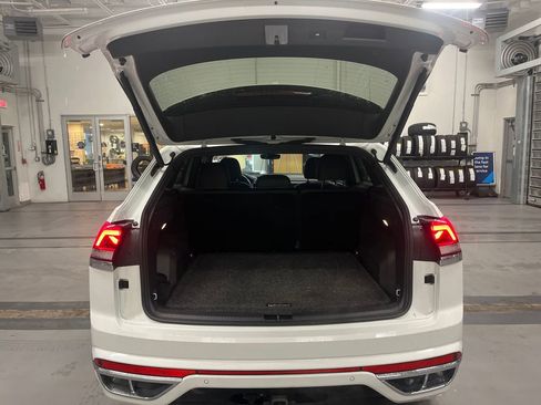 Used 2021 Volkswagen Atlas Cross Sport SEL R-Line image 5