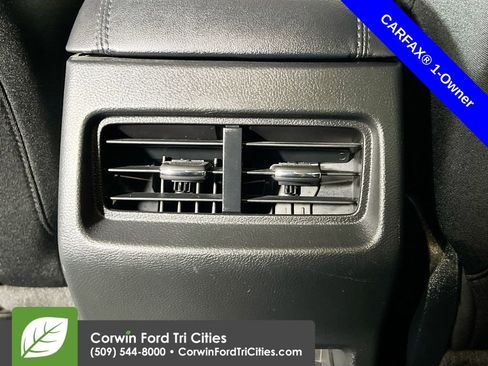 Used 2020 Ford Edge SE image 27