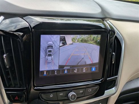 Used 2022 Chevrolet Traverse Premier image 22