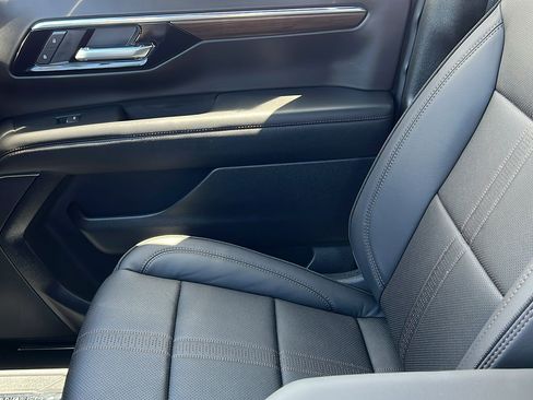 New 2025 Chevrolet Suburban High Country image 24