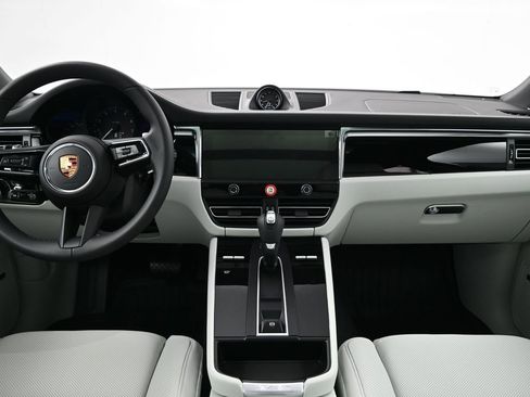 New 2026 Porsche Macan image 9