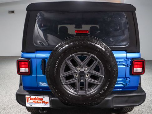 Used 2024 Jeep Wrangler Unlimited Sport image 8