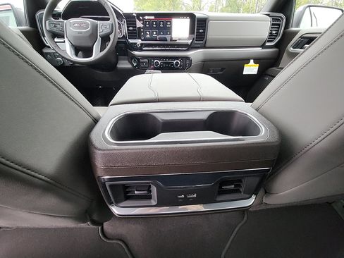 New 2026 GMC Sierra 1500 SLT w/ SLT Premium Package image 32