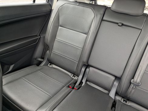 Used 2020 Volkswagen Tiguan SEL w/ Tiguan Two-Row MDO Package AWD/4WD image 12