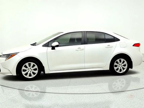 Used 2025 Toyota Corolla LE FWD image 8