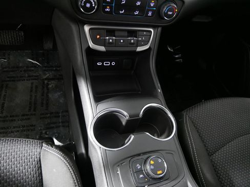 Used 2024 GMC Terrain SLE image 24