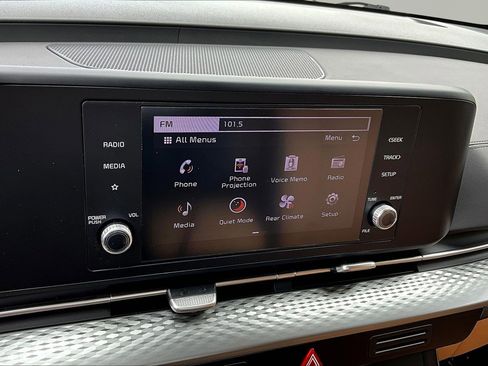 Used 2024 Kia Carnival LX FWD image 10