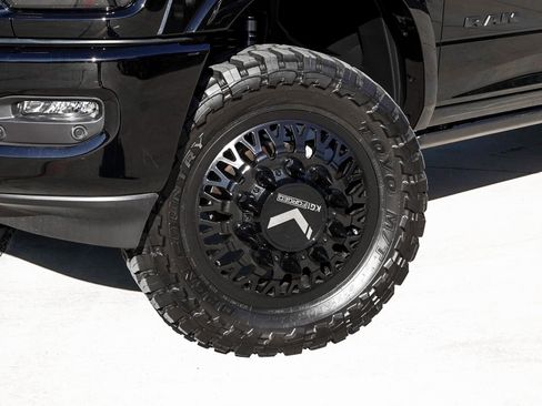 Used 2025 RAM 3500 Limited image 33