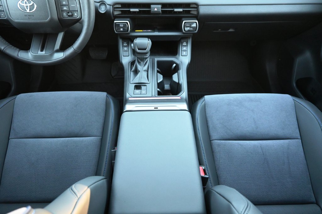 New 2026 Toyota RAV4 XSE AWD/4WD image 22