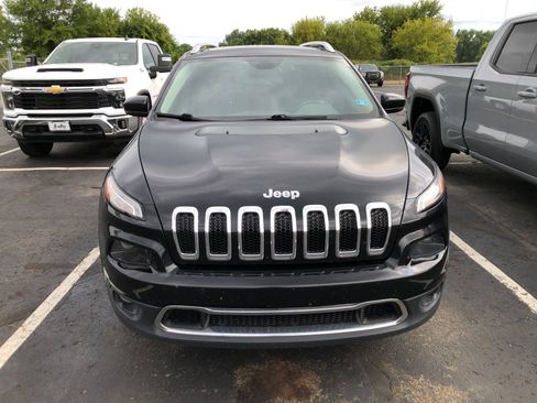 Used 2016 Jeep Cherokee Limited w/ Luxury Group AWD/4WD image 2