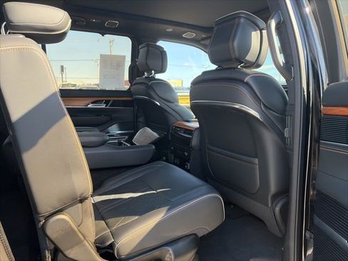 Certified 2022 Jeep Grand Wagoneer Series III AWD/4WD image 11