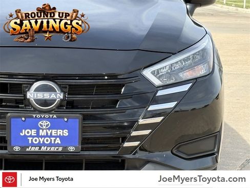 Used 2025 Nissan Versa SV image 4