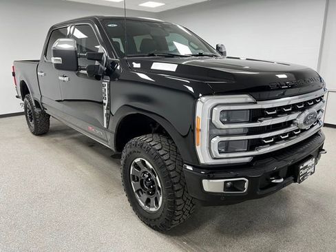 Used 2023 Ford F350 Platinum w/ Tremor Off-Road Package AWD/4WD image 2
